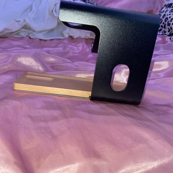 iPhone, Airpod, and Apple Watch Charger and holder - Picture 2 of 2